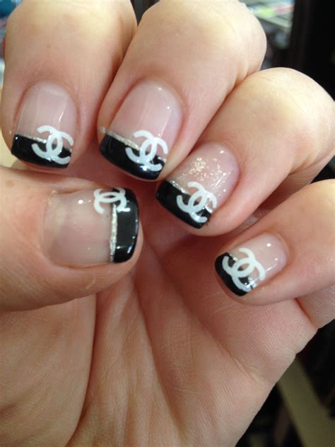 ongles chanel